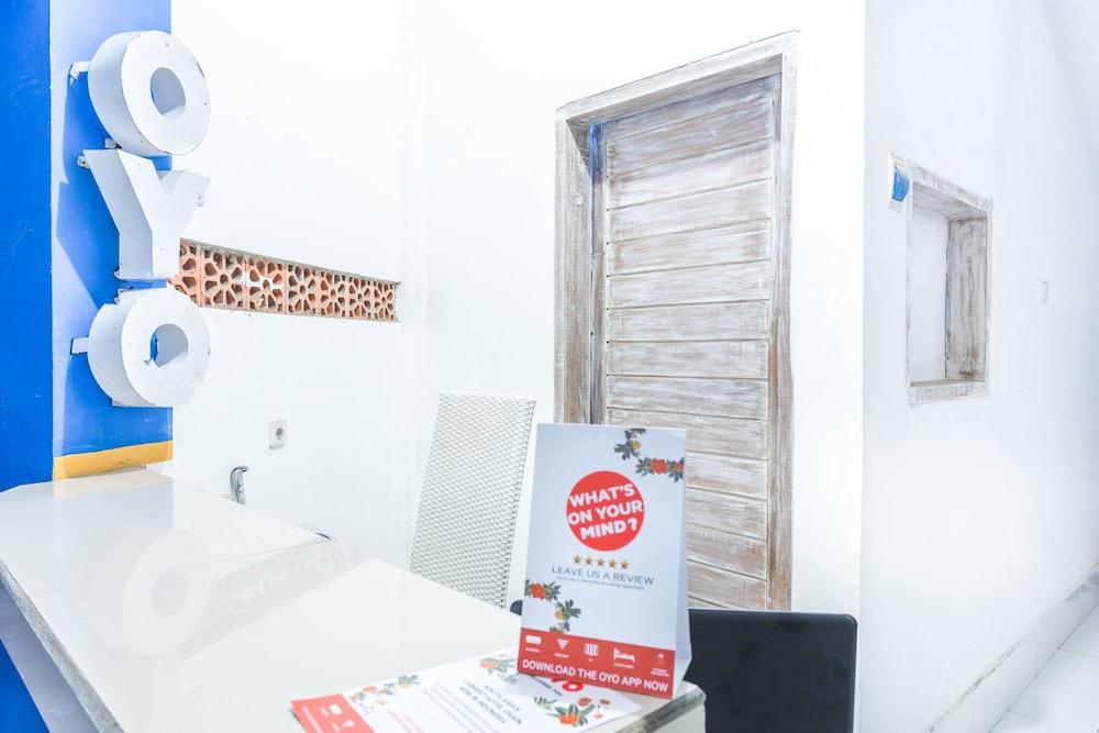 White House by Oyo Rooms 1