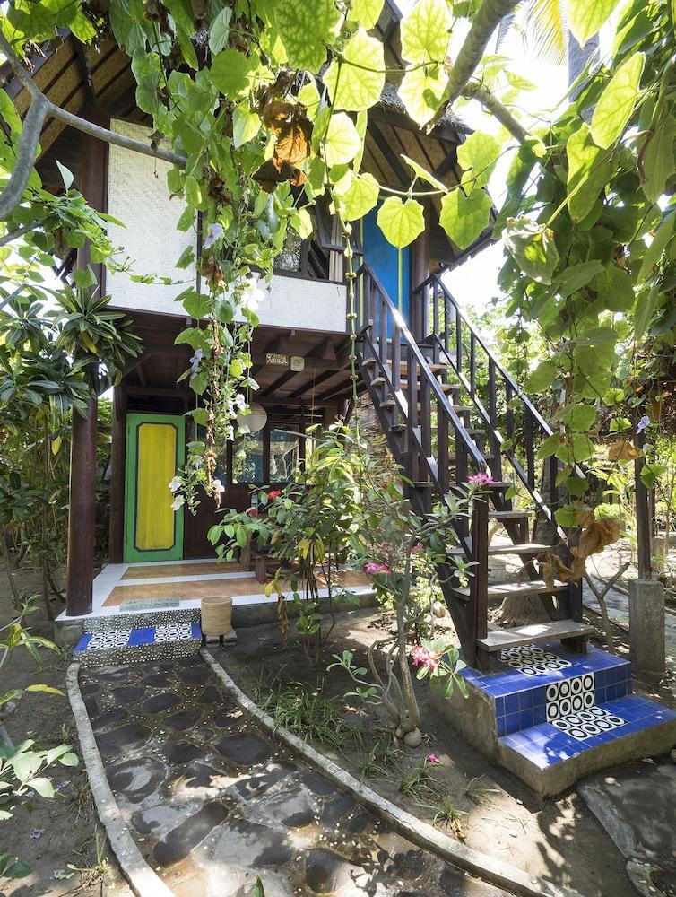 Woodstock Garden Bungalows 1