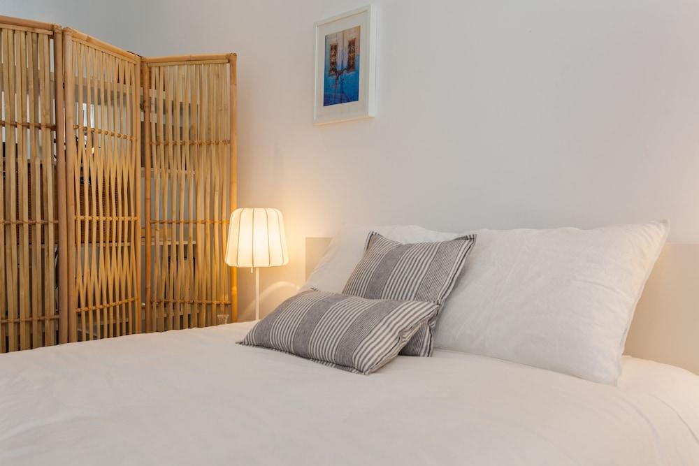 Typical Light Filled Graca Apartment, by Timecooler 2