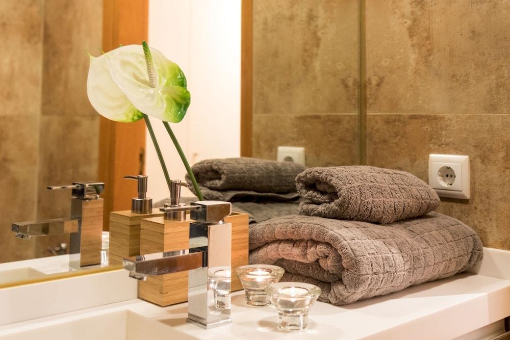 Chiad1 · Duque 53 Amazing Terrace · Netflix · AC 2