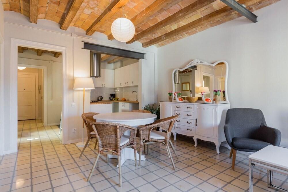 White Suite Barcelona 1