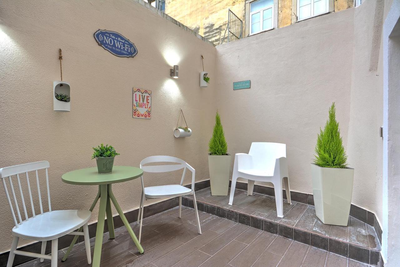 Traditional Apartment with a Terrace, AC And Fast Internet