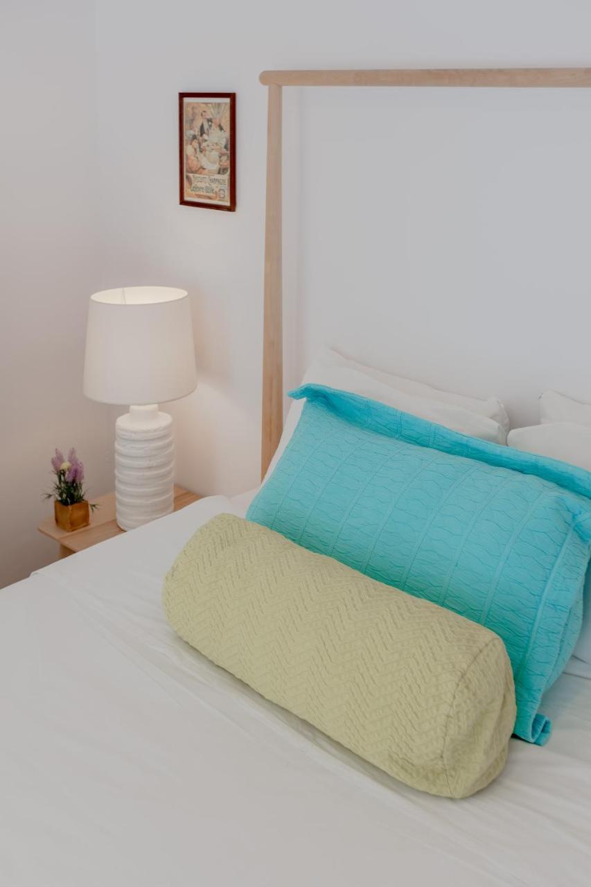 Sunny Apartment with Patio, by Timecooler 2