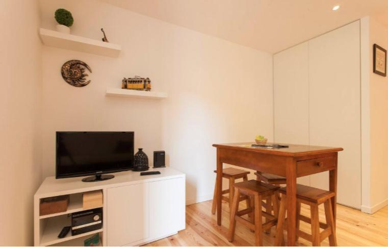 Cozy Studio in Mouraria with AC 2