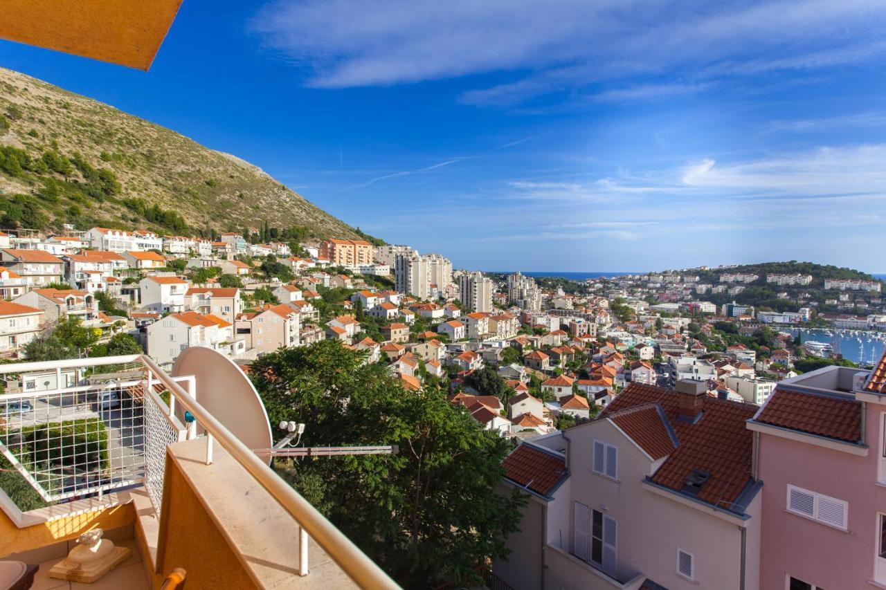 Two Bedroom Apartment with a Sea View & a Balcony 1