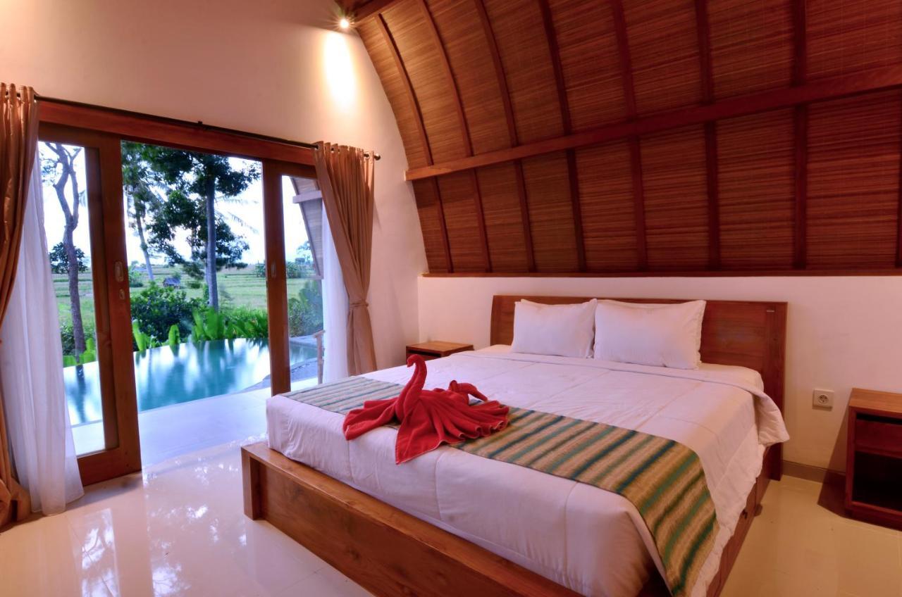 Uma Manyar Sunset Villa