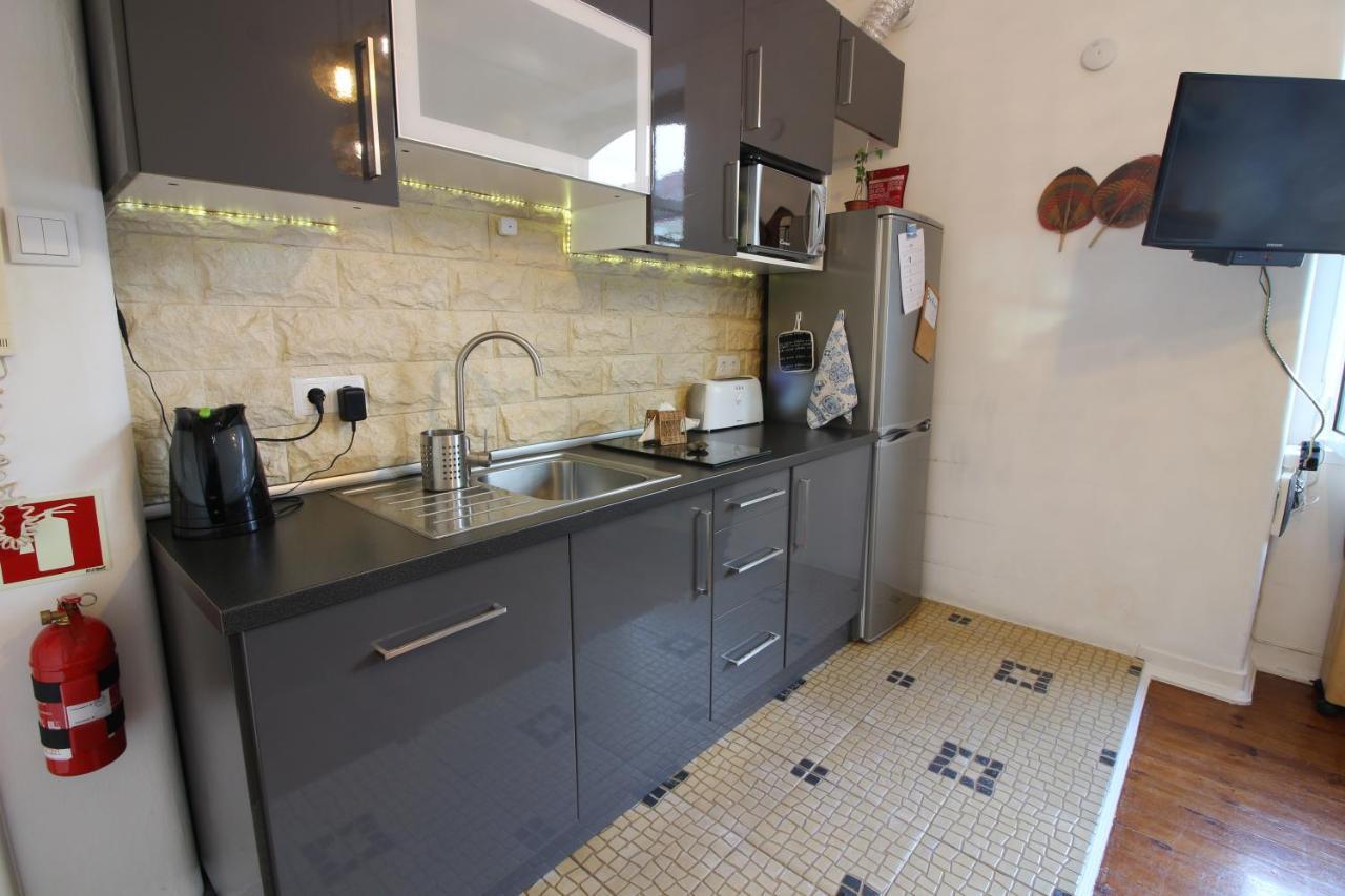 Baixa Sunny Apartment with a View! 2