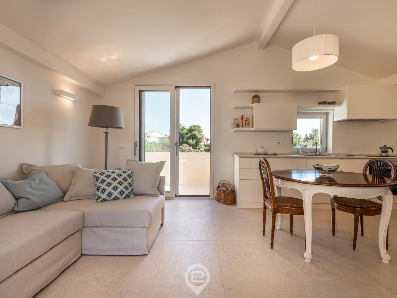 Panoramic Seaview Apartment - Near the Beach 2