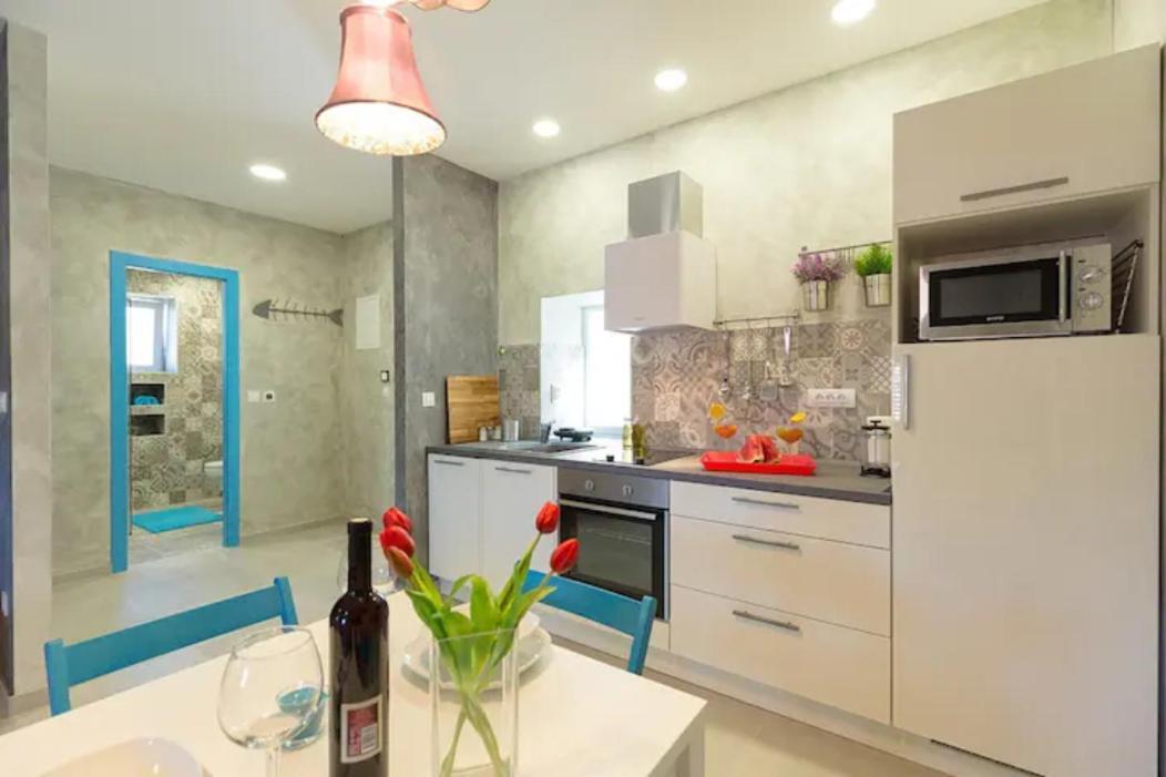 Apartment Jazzy Stairs on the Way To the Apt 1