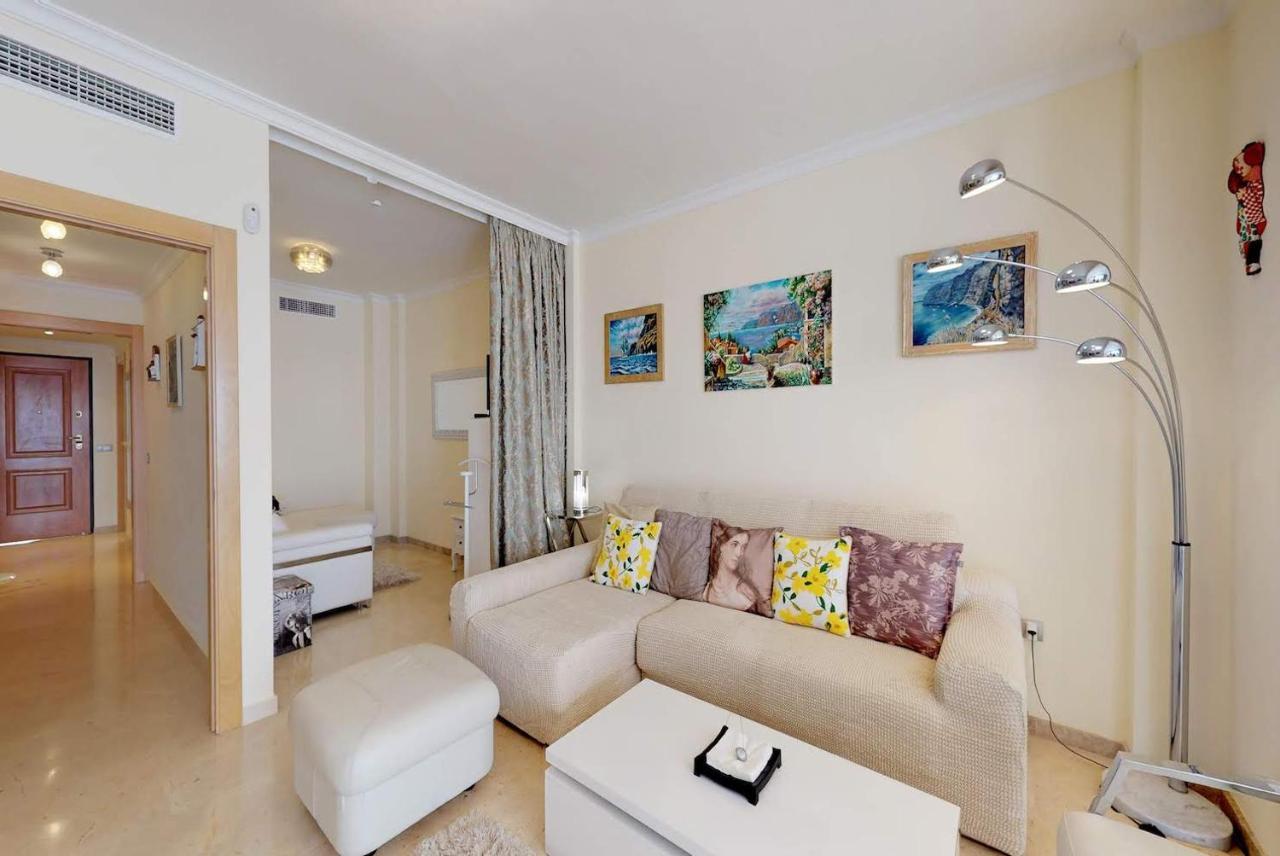 Modern Bright And Welcoming Ocean View Apartment 1