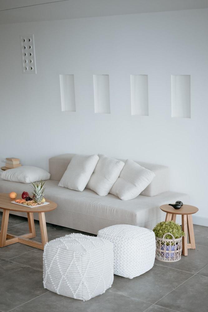 Epavlis Grace (Adults only) 2