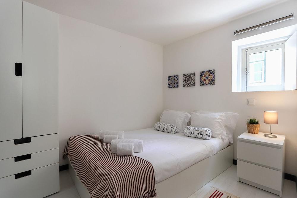 Tailor Made Flat in Central Bairro Alto 2