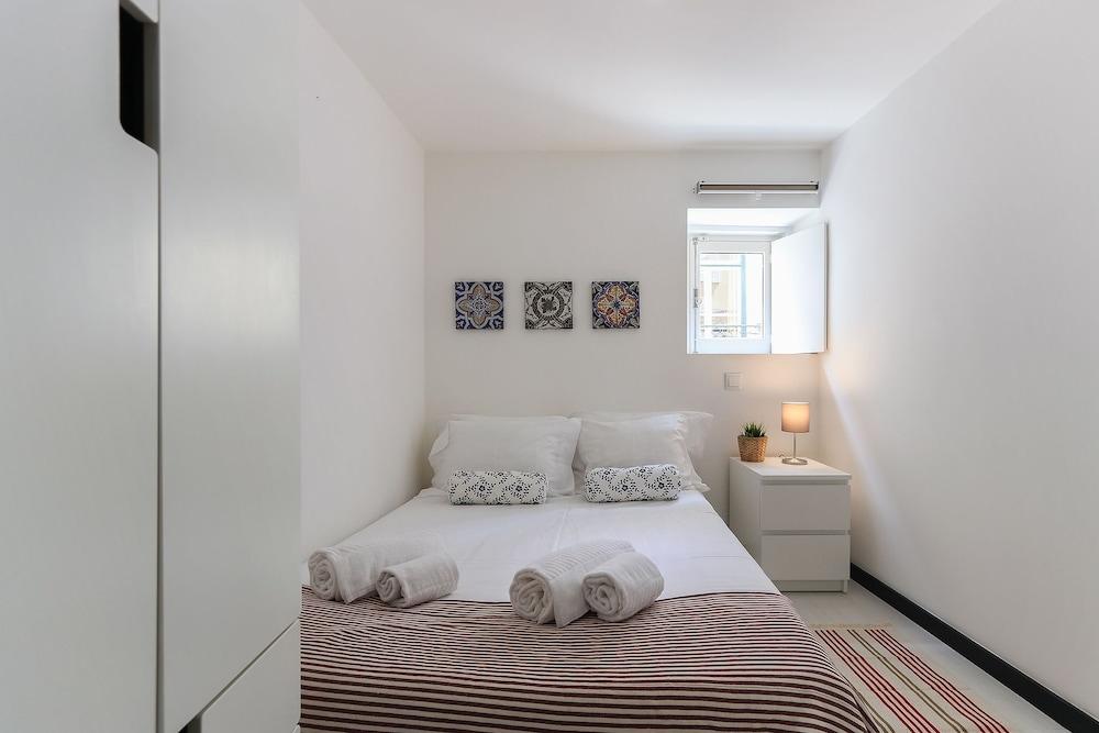 Tailor Made Flat in Central Bairro Alto 1