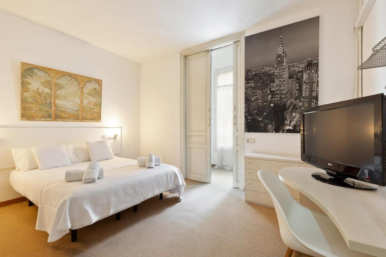 Huge Historic 5bd with Private Terrace! 1