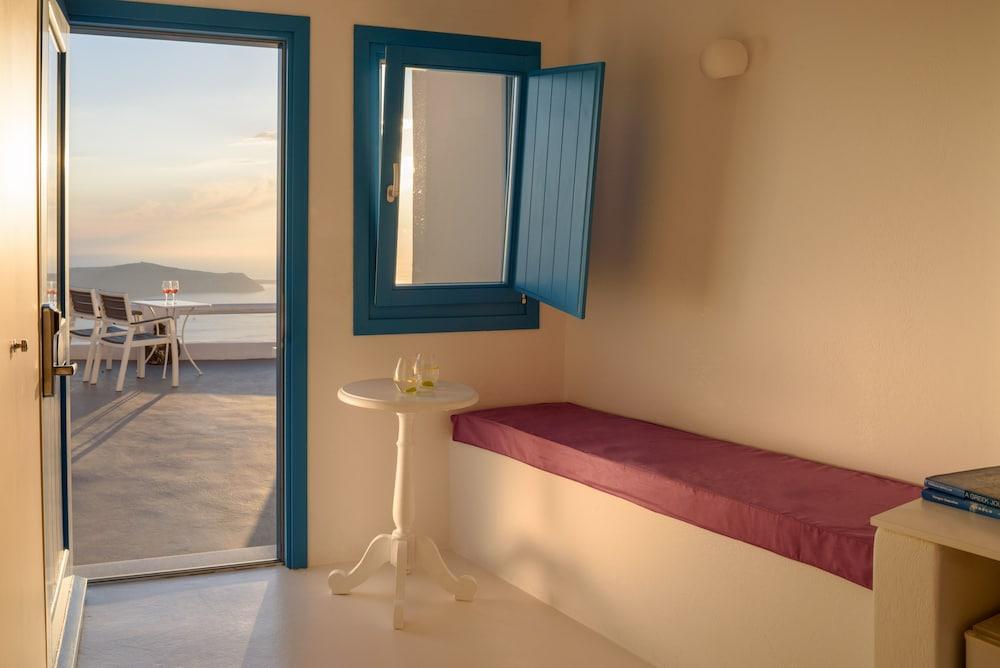 Abyssanto Suites & SPA 1