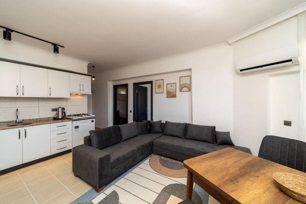 Modern Flat with Balcony Close To Beach in Aksu 1