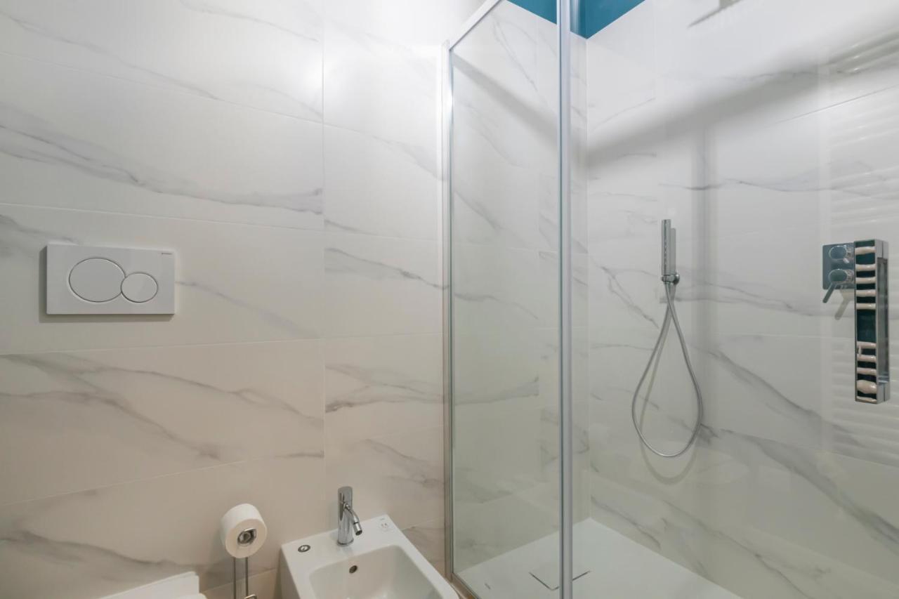 [Luxury Apartment in Downtown] - Curtatone 4