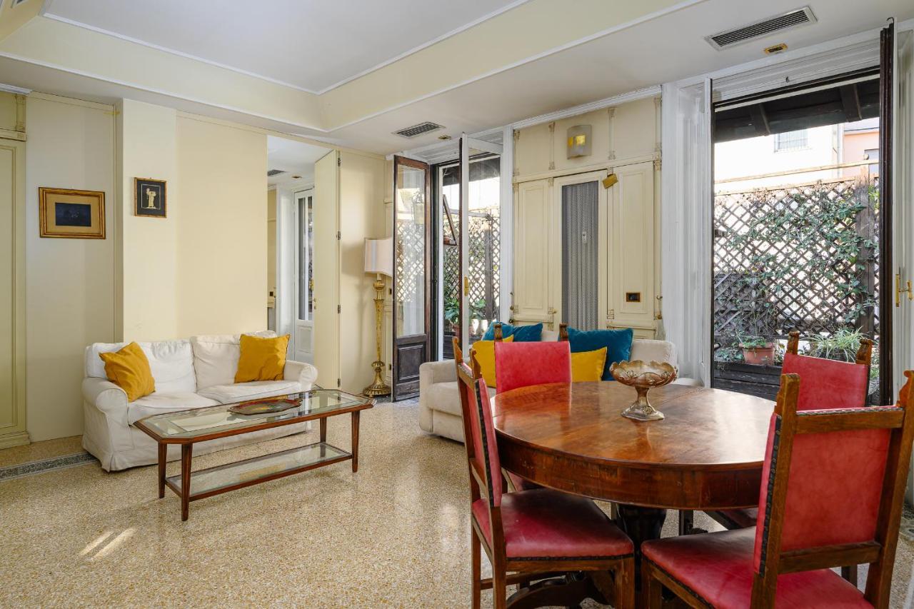 Duomo - Fontana Penthouse with Beautiful Terrace 1