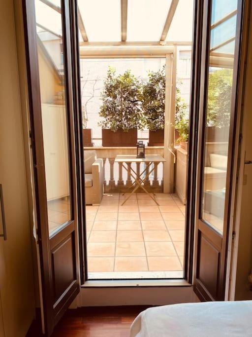 Center Near St. Ambrogio And Duomo with Terrace 1