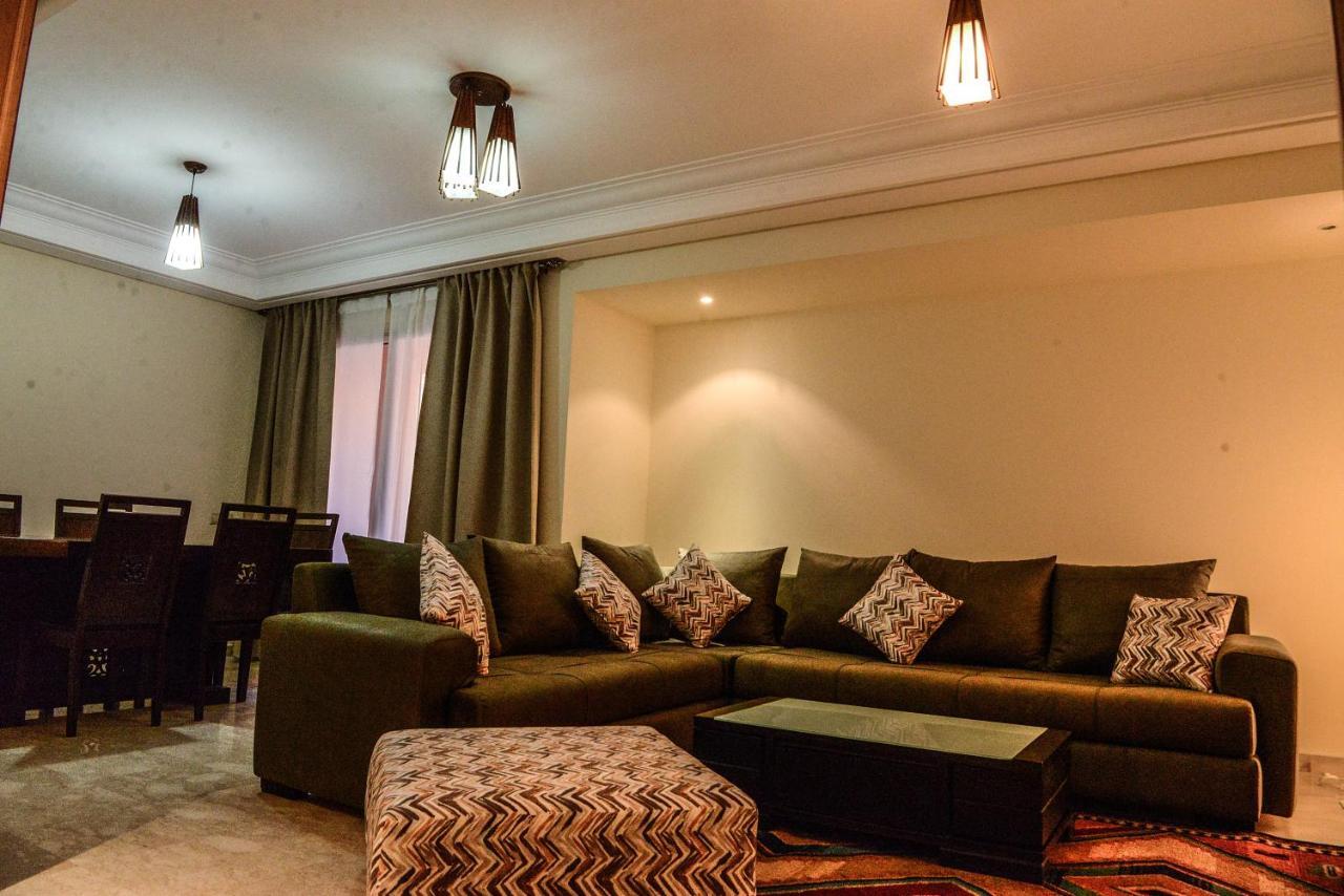 Schone Tolle Ausgestatte 122 M2 Ferienwohnung Nahe Majorelle Garden Und Gueliz Mit Poolblick Und Großem Balkon Und Terrasse 1