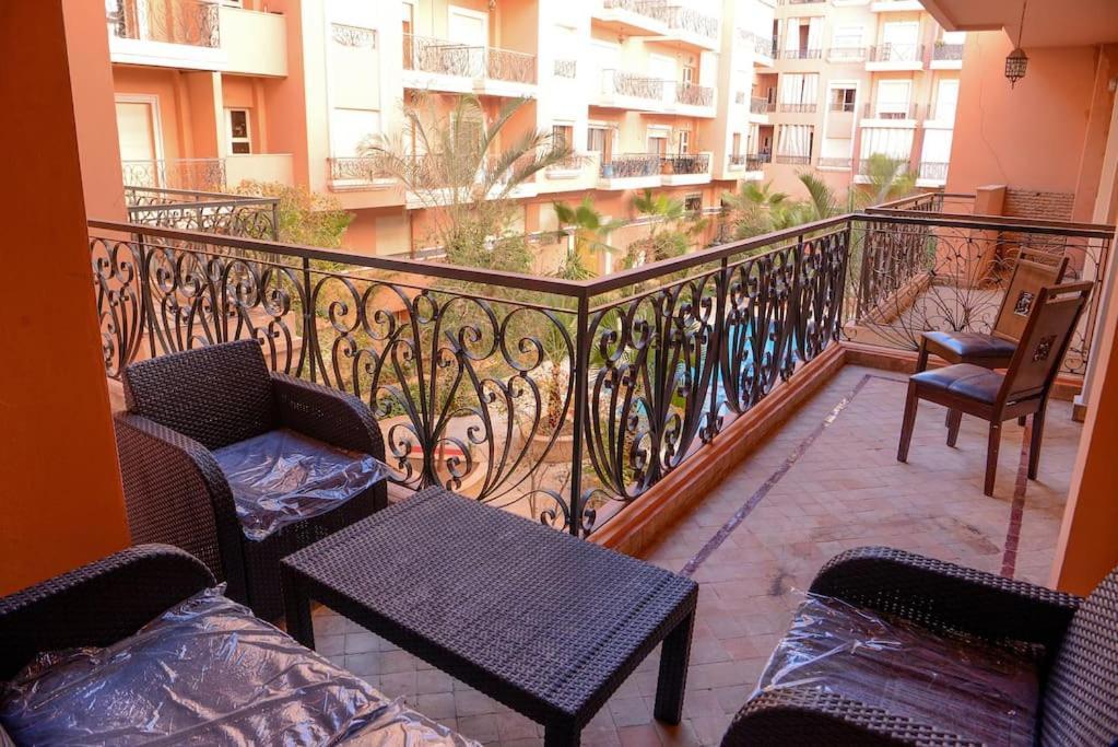 Schone Tolle Ausgestatte 122 M2 Ferienwohnung Nahe Majorelle Garden Und Gueliz Mit Poolblick Und Großem Balkon Und Terrasse 2