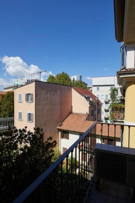 Crocetta Modern Flat 1