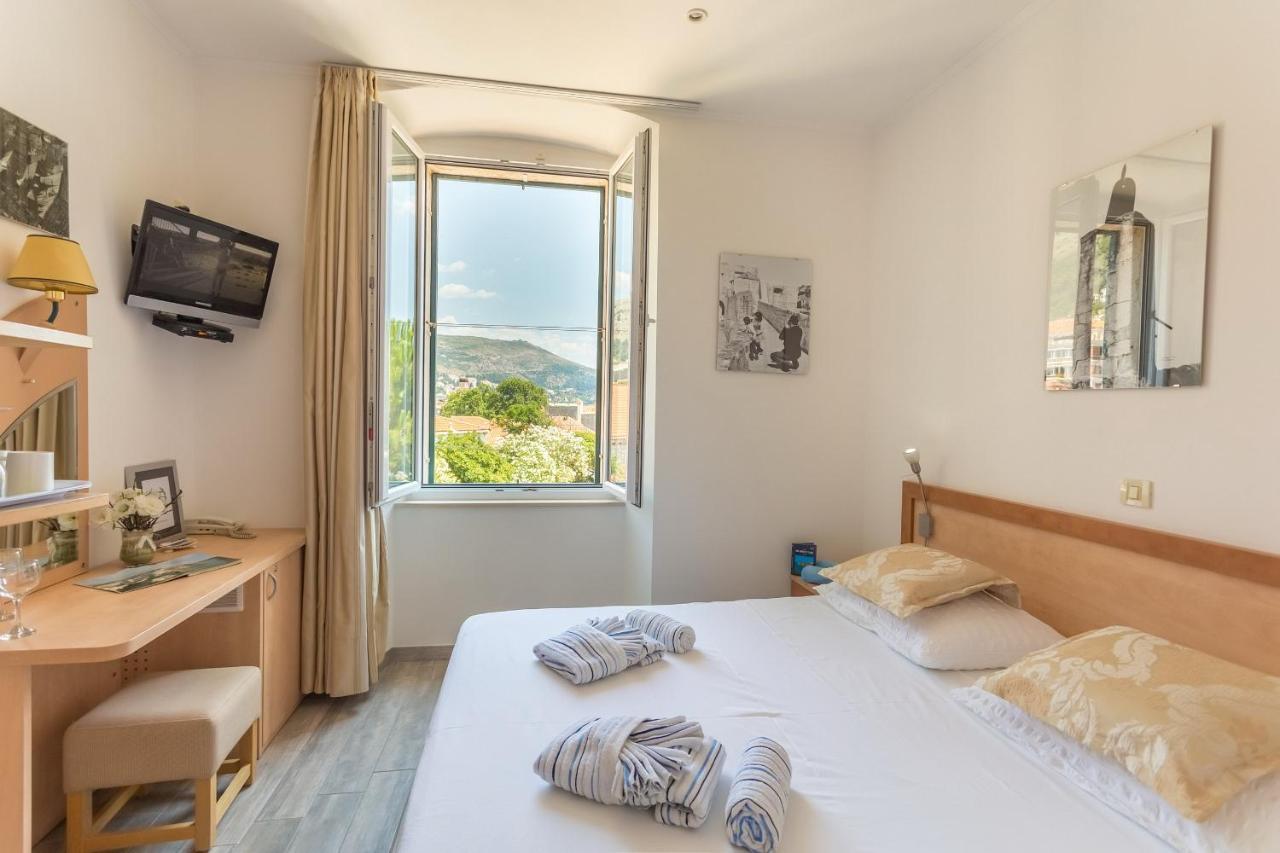 Double Room Lukre with City View 2