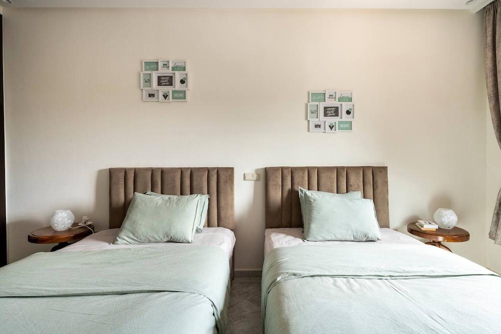 "Superbe Appart Mega Terrasse Piscine +Big Jardin" 2