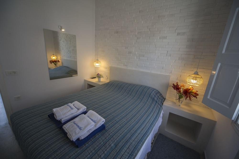 Ianthe Apartments & Villa