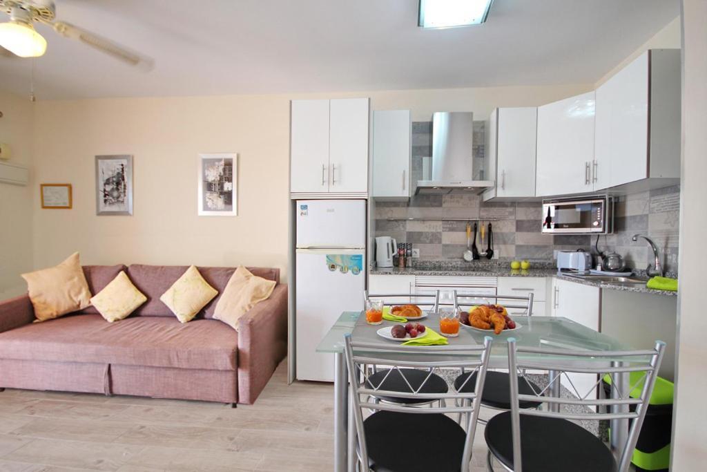 Apartment with Terrace on the Seafront in Playa Fanabe 1