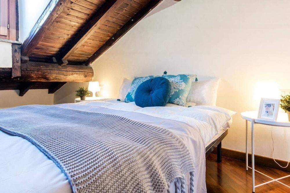 Joivy Big Wooden Apartment for 6 Near Milano Center 1