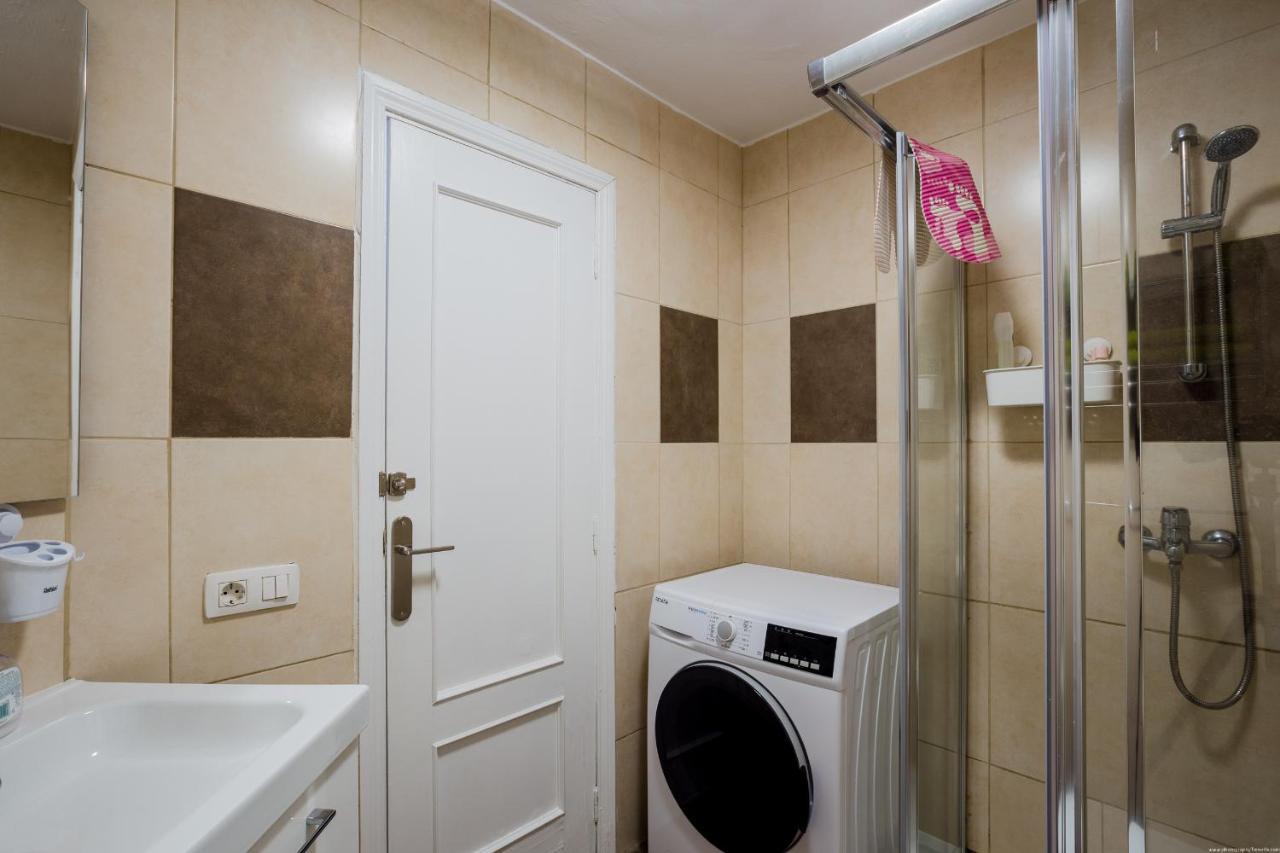 Great Location 1 Bedroom Apartment 2