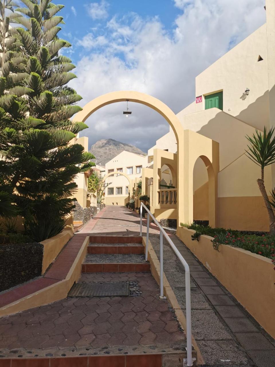 Excelent Location 5 Min To the Beach 2