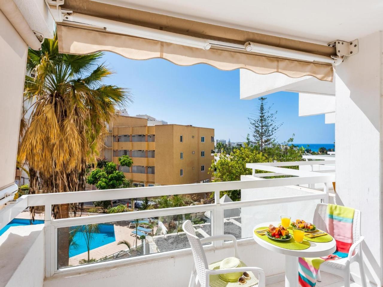 302 Modern, Light, Comfortable Studio with Swimming Pool