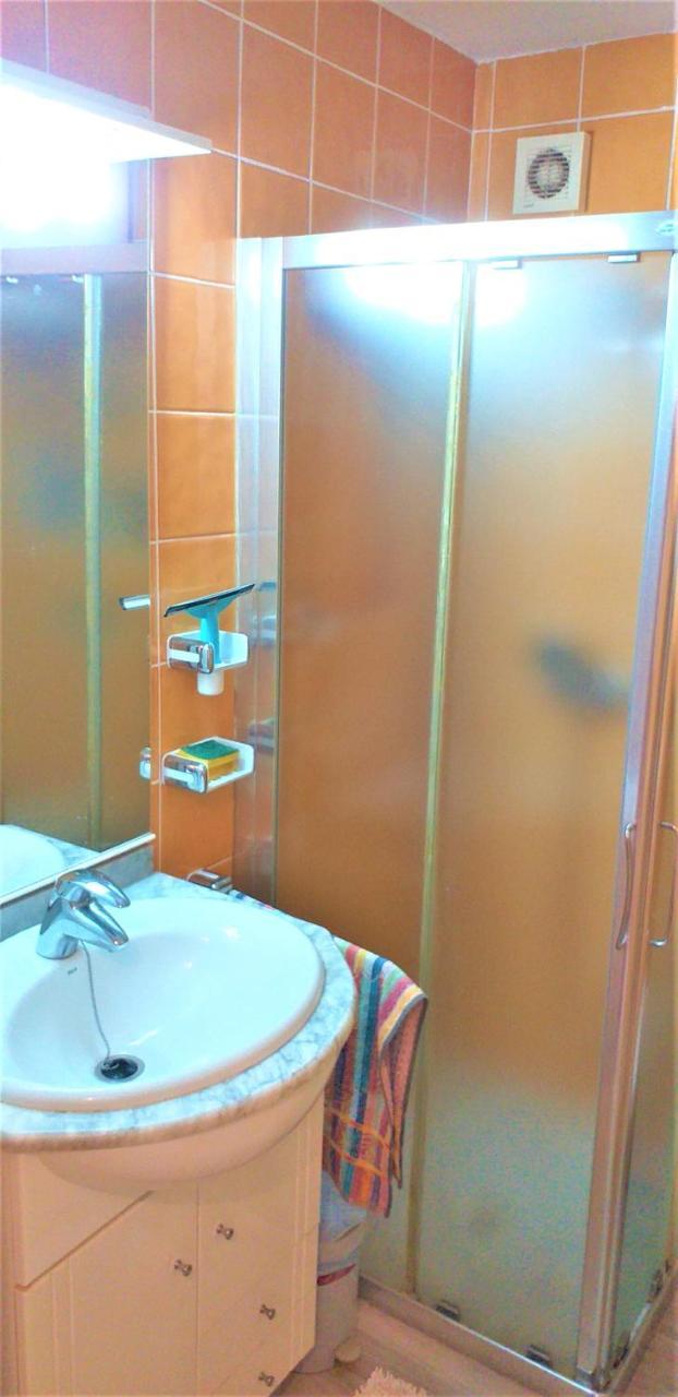 Apartment with a Large South-Facing Balcony, Sea View And Wifi in las Americas Center