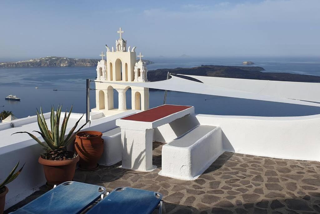 Cactus Cave House on the Caldera