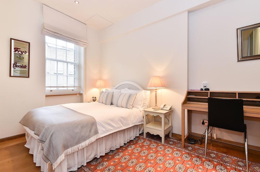 Joivy Elegant 3 Bed Apt with Rooftop Terrace in Pimlico 2