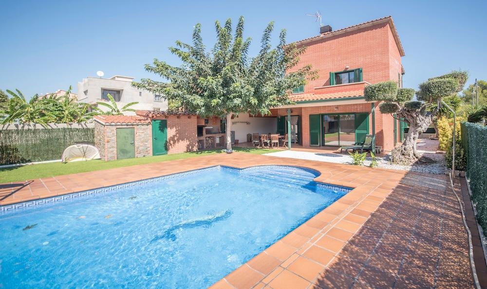 Modern House for Families (R77)