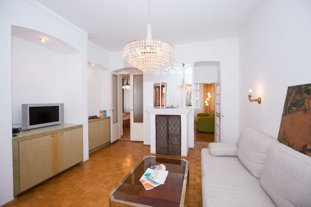 Marthas Veranda Apartment