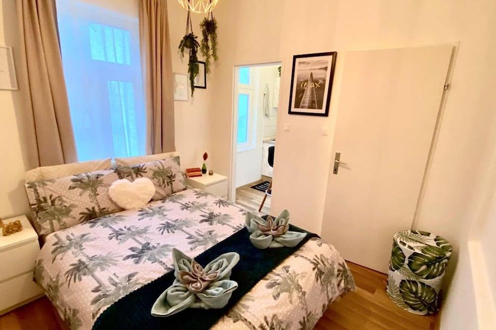 Amazonian Jungle Apartment in Vienna