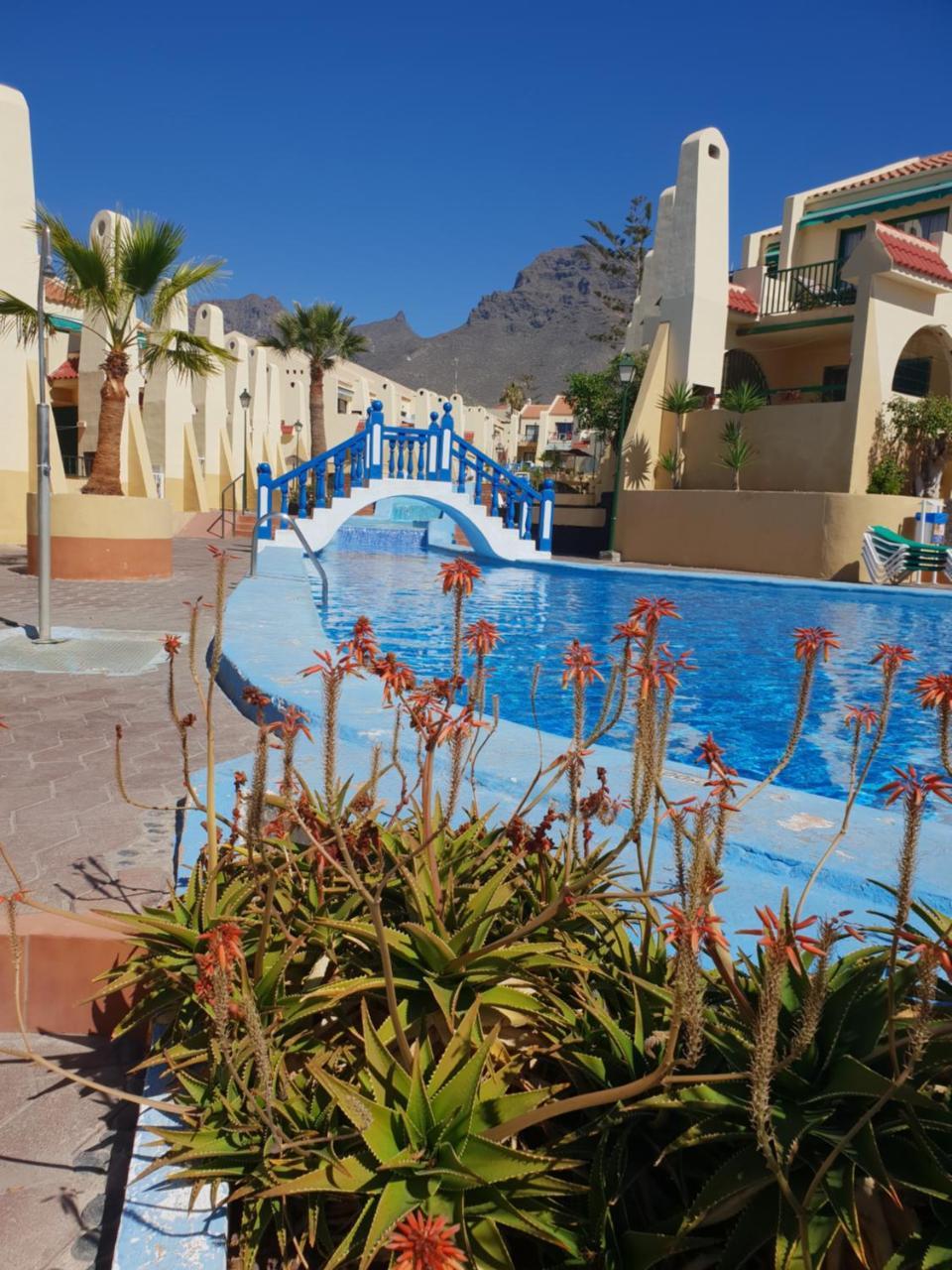 Duplex with Great Pool And Barbecue