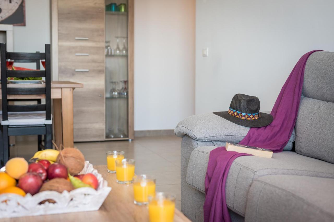 2m Parque la Reina Elegant View 2