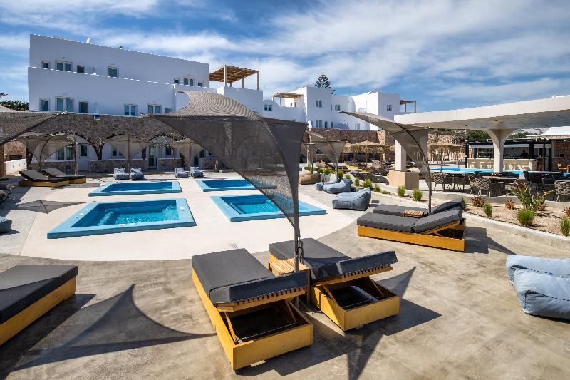 Aerenia Luxury Suites 1