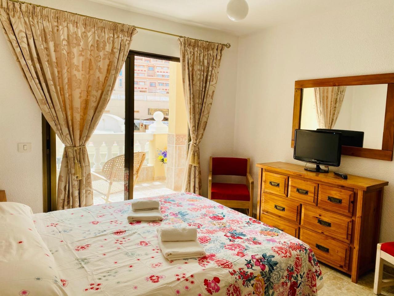 Castle Harbour Melanie's Apartment by Lovetenerife 2