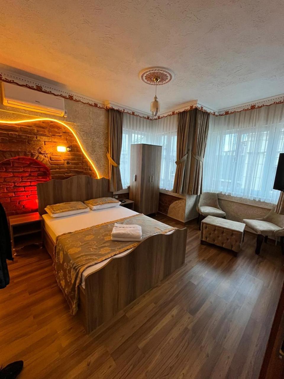 Golden Arrow Old City Hotel 1