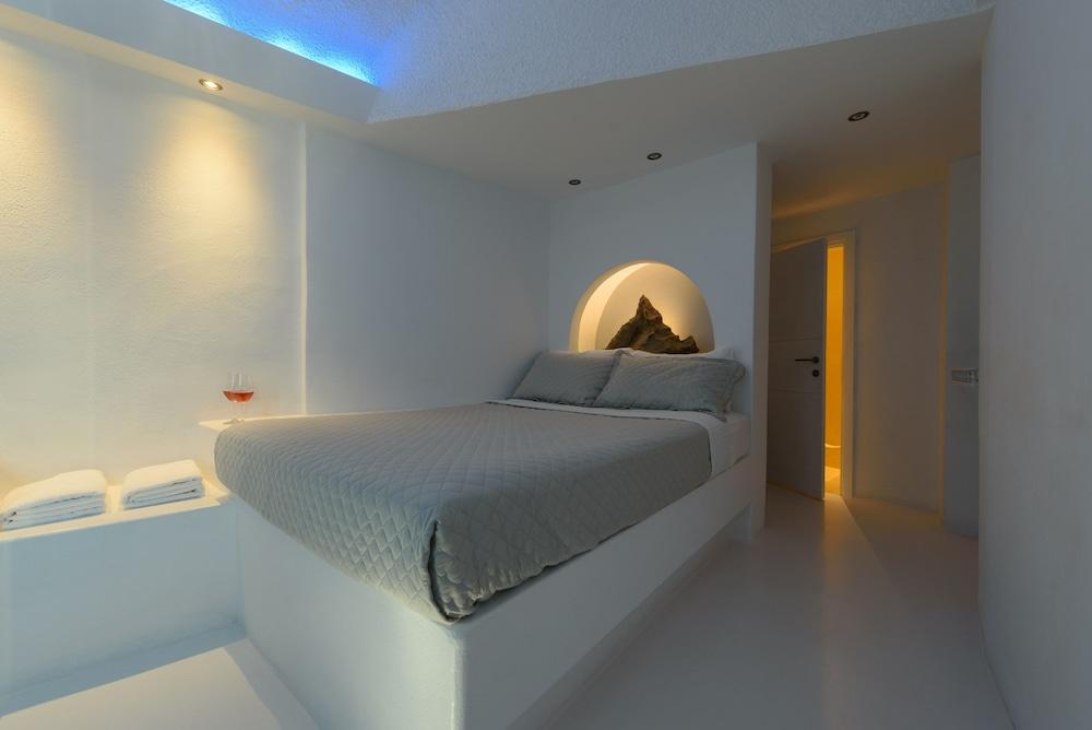 Abyssanto Suites & SPA 2