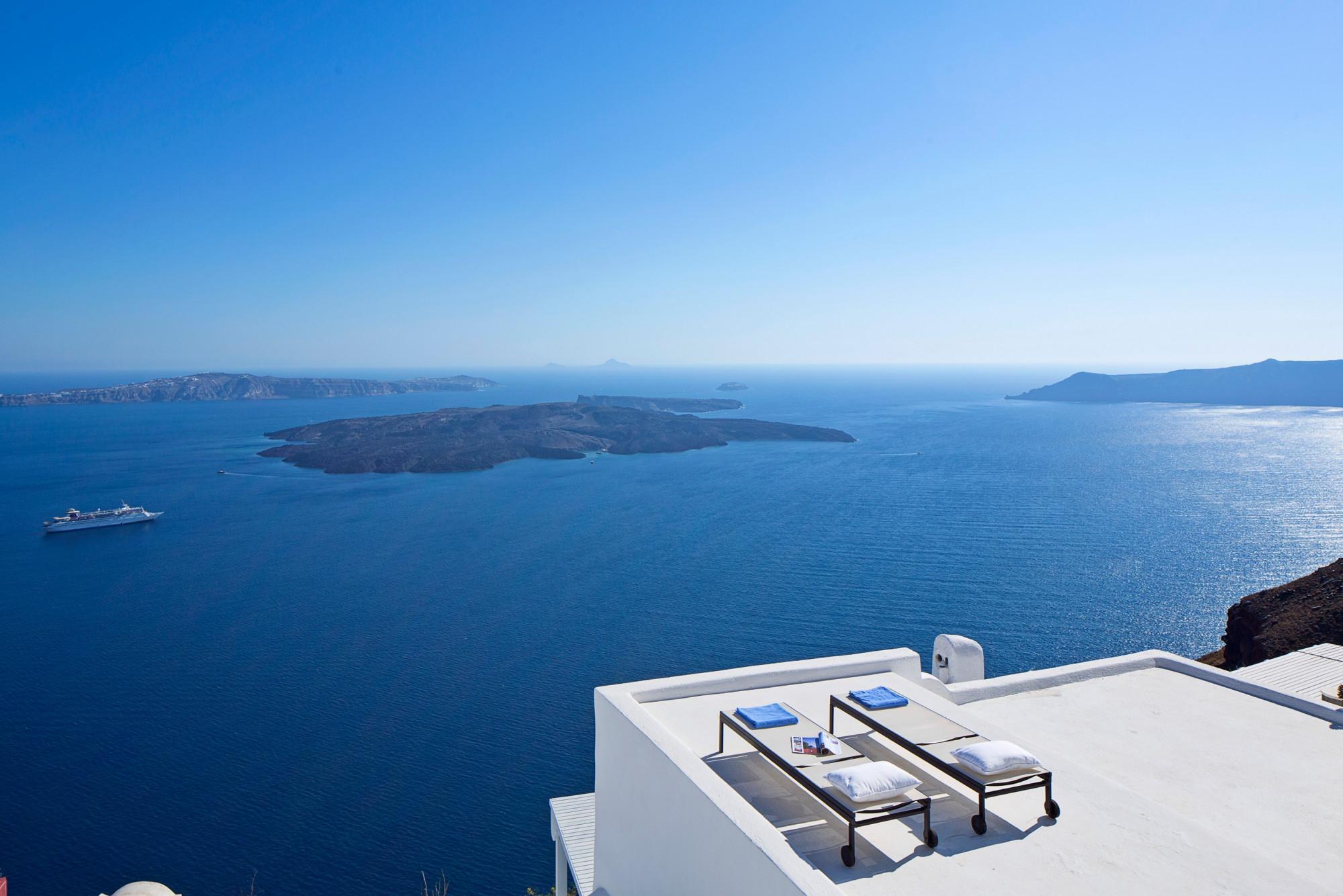 Villa Gaia, 3 Bedroom Villa with Amazing Views at Imerovigli 1