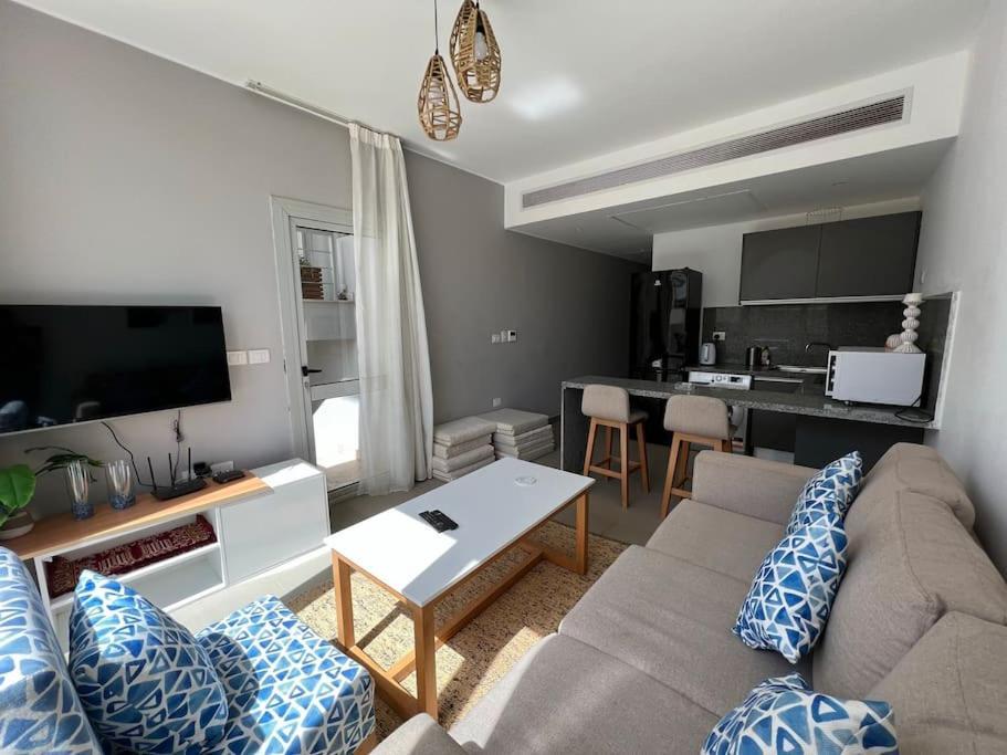 Two Bedroom Apartment with Pool Access in Sholan1 2