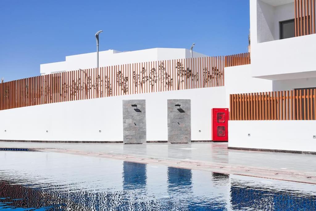 Ground Floor 2 Bedroom in Sholan 2 with Direct Pool Access 2