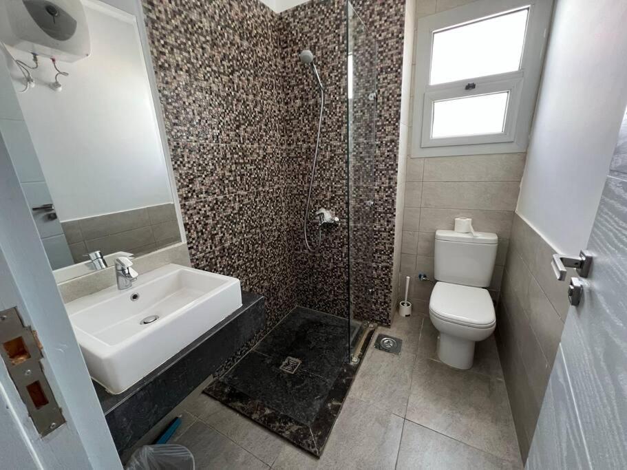 Ground Floor One Bedroom Overlooking the Pool. 1